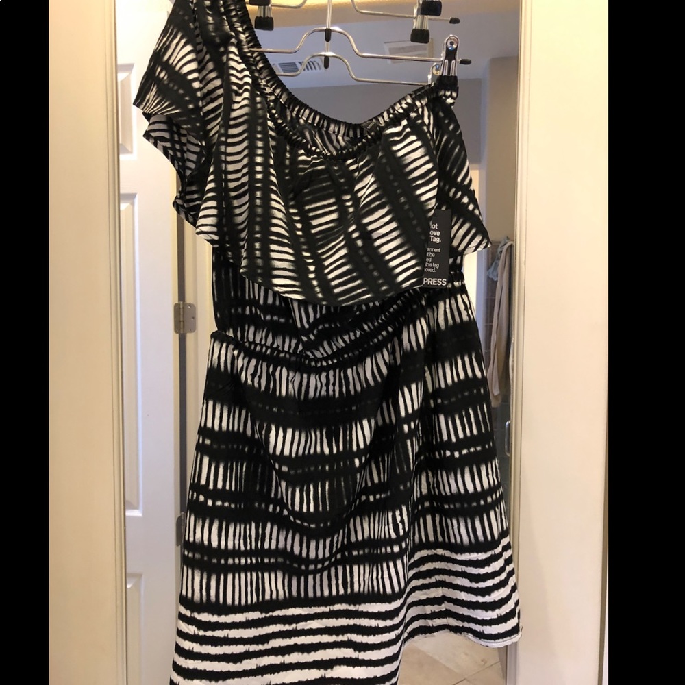 Express black and white dress